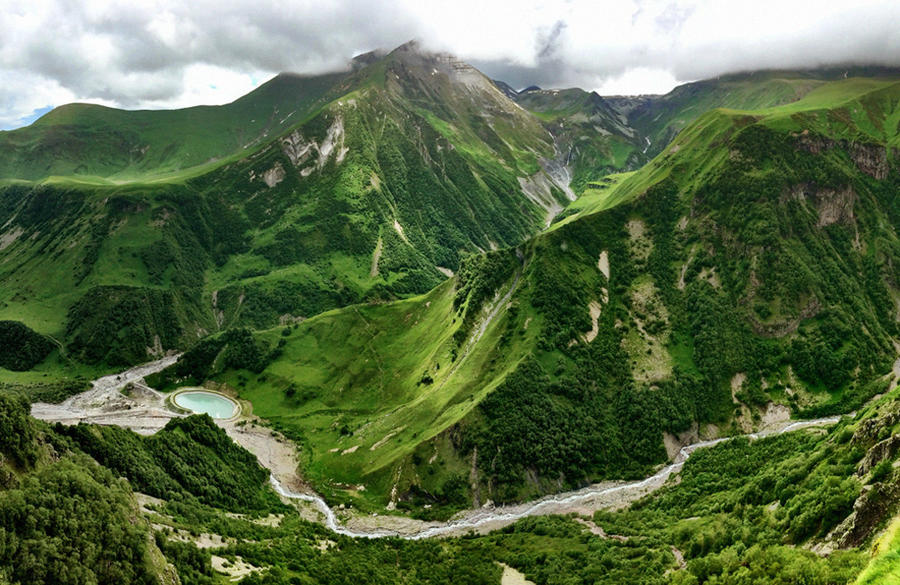 Sur la route militaire géorgienne à Kazbegi